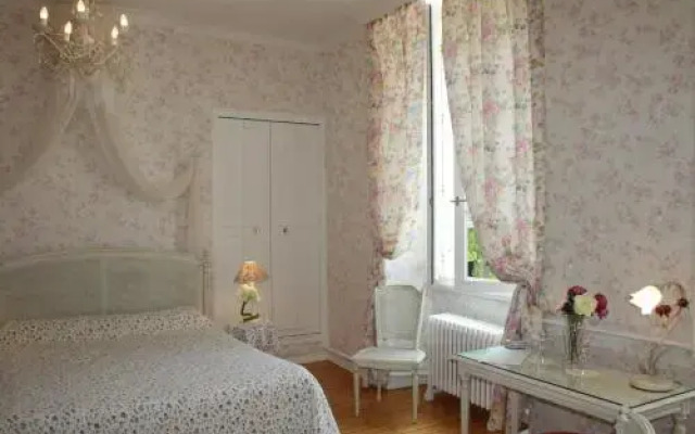 Manoir De Montflambert