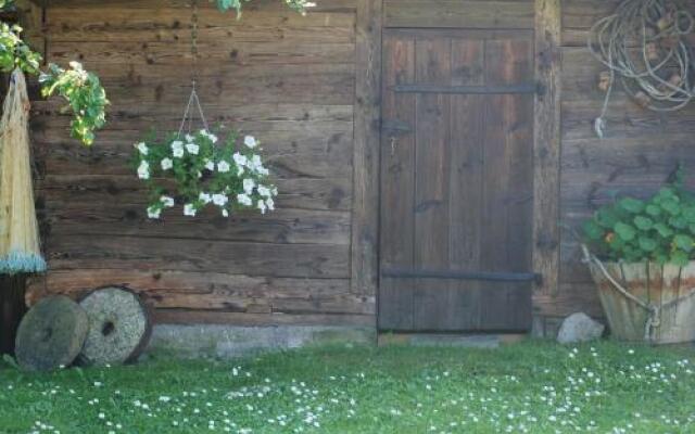 Hallikivi Tourist Farm