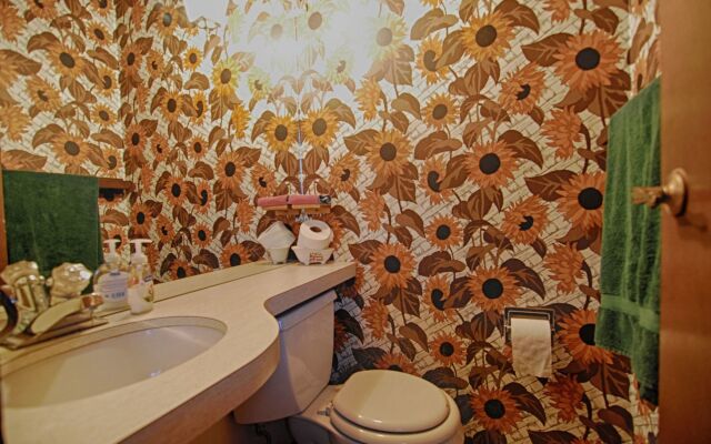 Chateau de Everett - 2 Br Home