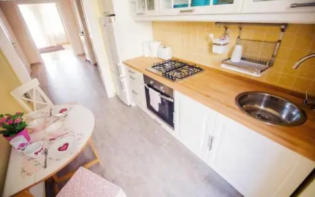 Exclusive colourful flat in the city