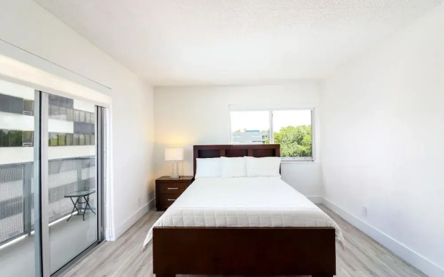 Spacious Apartment with Marina Views