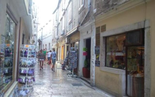 Old Town Paradise Apartments&Rooms