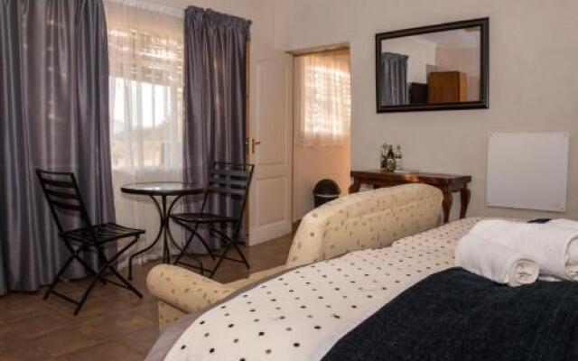 Drakensberg Bush Lodge and Backpackers