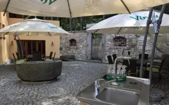 Zamecka Fortovna / Forester House