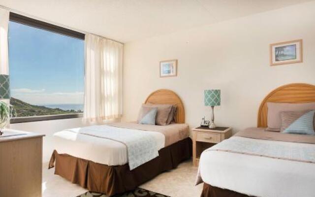 Waikiki Banyan 3411 Ocean View Free Parking