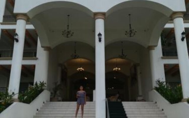 Unlimited Luxury Villas - Gran Marina Condo