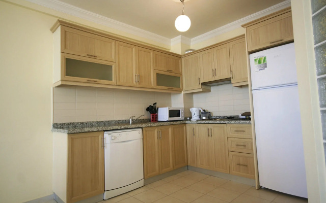 Important Group Turqouise Homes Beryl