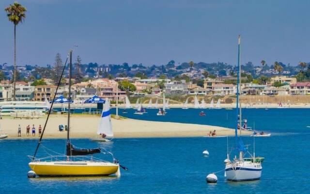 Beach Style 1 - 4 Br Townhouse