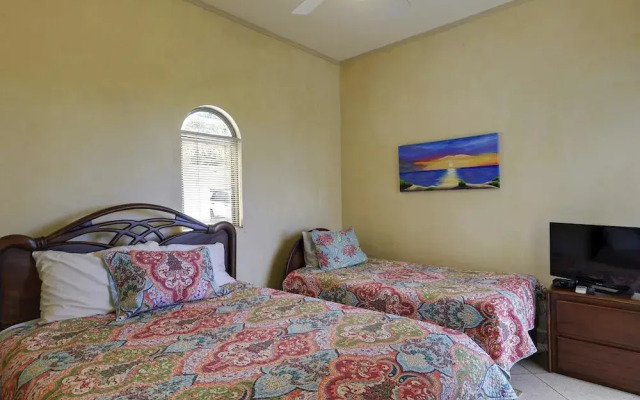 2BR Condo up in the hills of Tamarindo by RedAwning