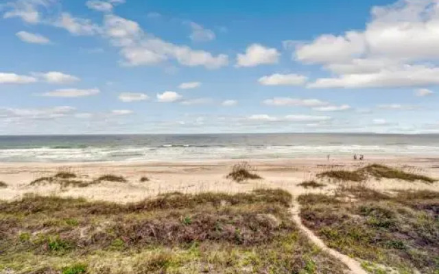 Beautifully Decorated Condo with Magnificent View of Atlantic by RedAwning