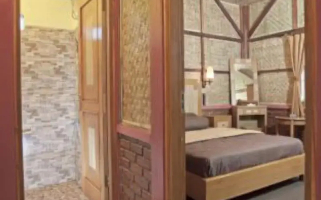 Sawung Gawir Restaurant and Bungalow Ciwidey