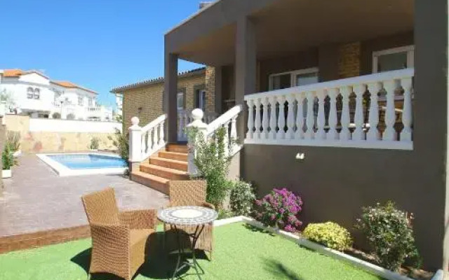 ARENDA Villa Flandes Pino Alto