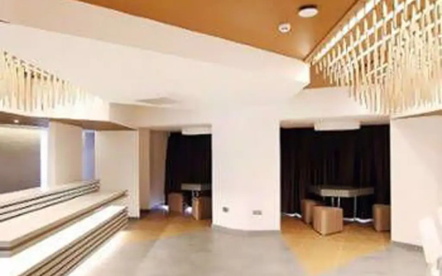 Hongtu Royal Business Hotel