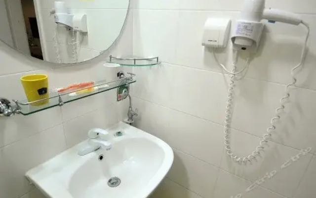 Home Inn Sanya Jiefang Road Number Three Mingzhu Plaza