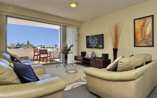 Cote D'Azur,  Unit 43/61 Donald Street