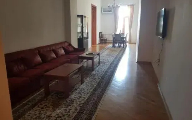 Apartment on 28 May Street