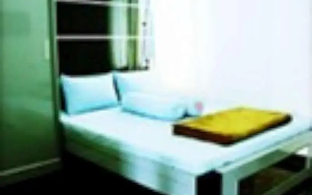 "rumah Pinus" Guesthouse & Cafe