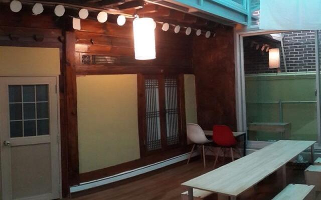 Lili Hanok Guesthouse