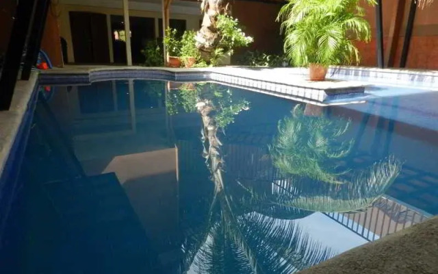 Suites Del Zar Hotel