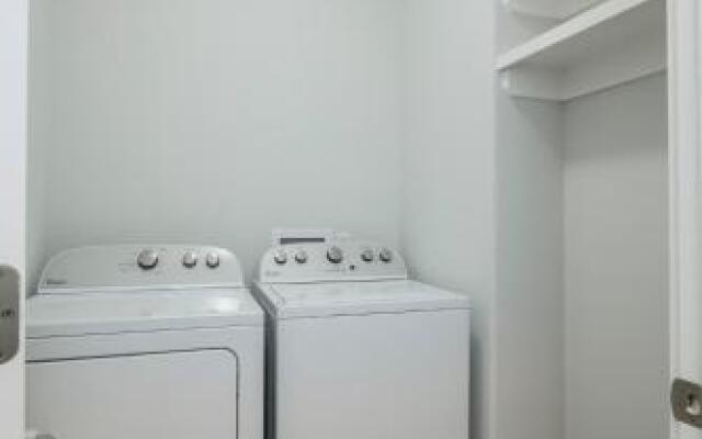 Nashville Duplex Home by RedAwning