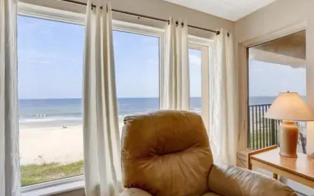 Modest Condo with Splendid Sunrise Views by RedAwning
