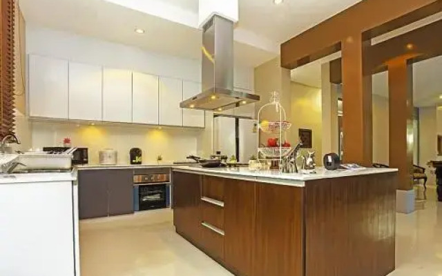 Jomtien Waree 8 - 6 Bedroom Pool Villa