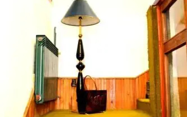 Sadrvan Room's