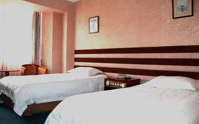 Qingdao Yingshi Hotel