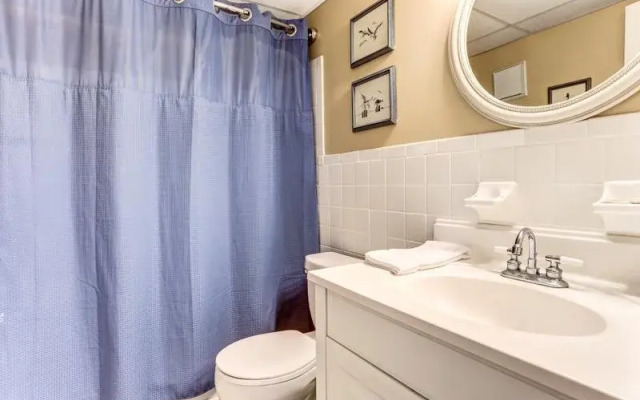 Enchanting Ground Unit Condo Few Steps Away from the Ocean Side by RedAwning