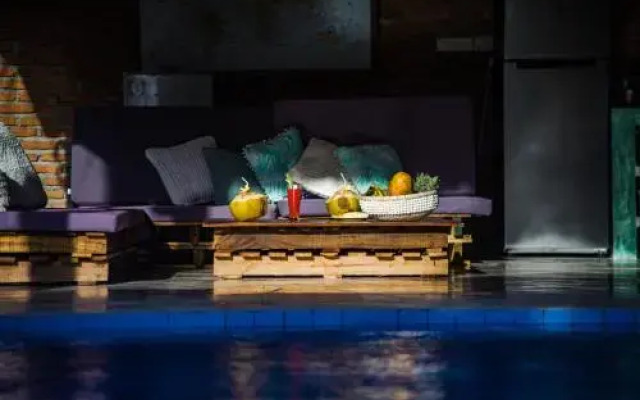 FabuLou's Place