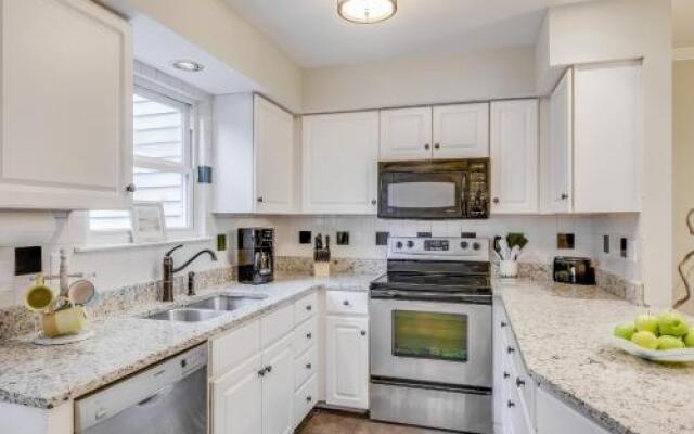 2Br Chic Nashville Townhouse by RedAwning