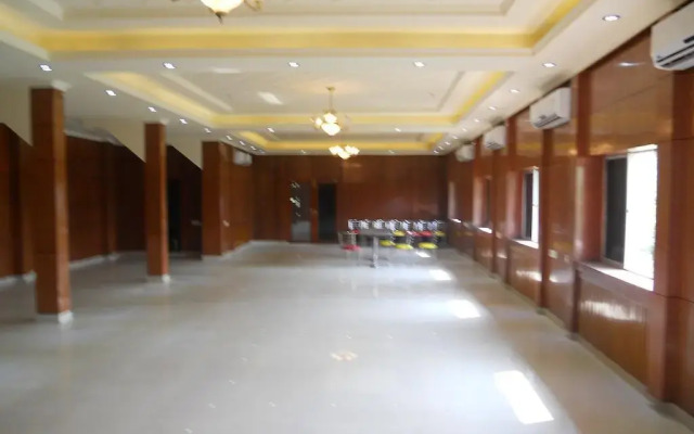 Aristro Club