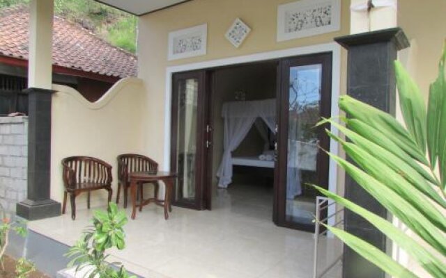 Warung Jemeluk & Home Stay