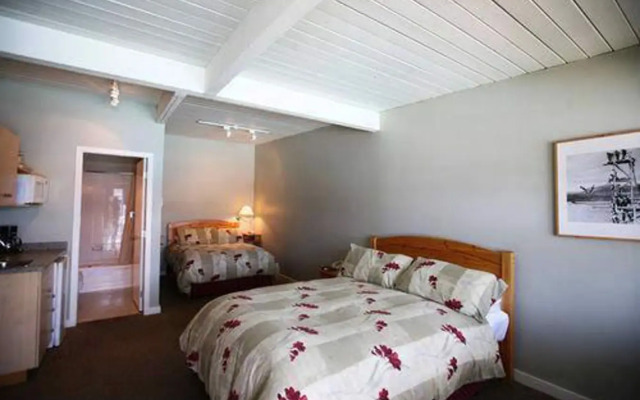 Lakeshore Inn