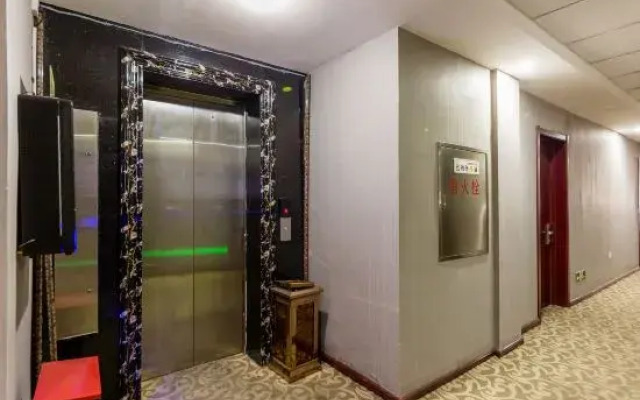 Super 8 Shenyang Liutiao Lake North Tower