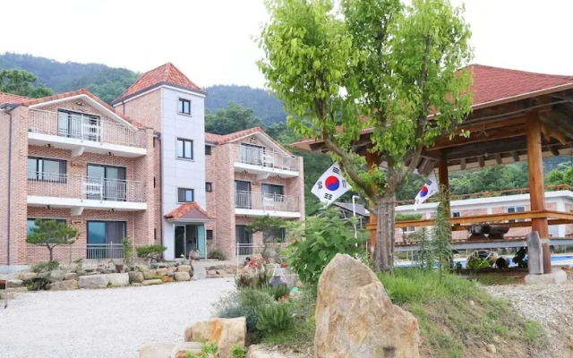 Sanchung Nari Flower Pension