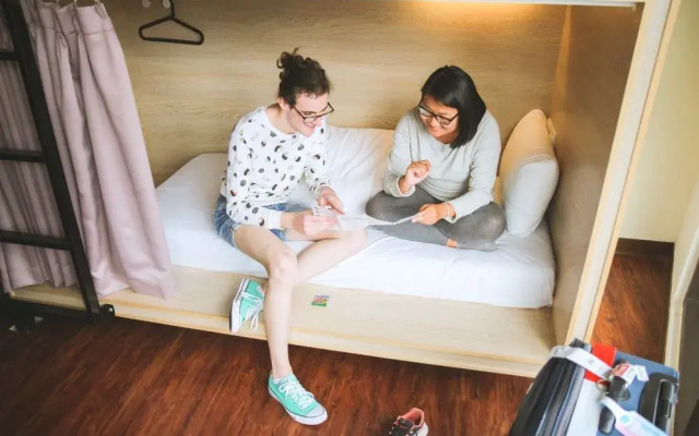 Hive House Capsule Inn 台北丰潮屋膠囊旅館