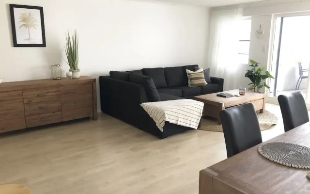 Sunshine Beach Luxe Apartment