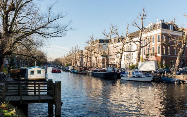 CityCondos Amsterdam with Canal view