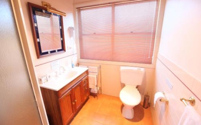The Residence @ Elbourne Wines – Bathroom – Rothbury