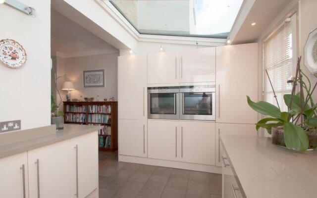 Veeve Edge St 3 Bed With Large Roof Terrace Notting Hill Kensington