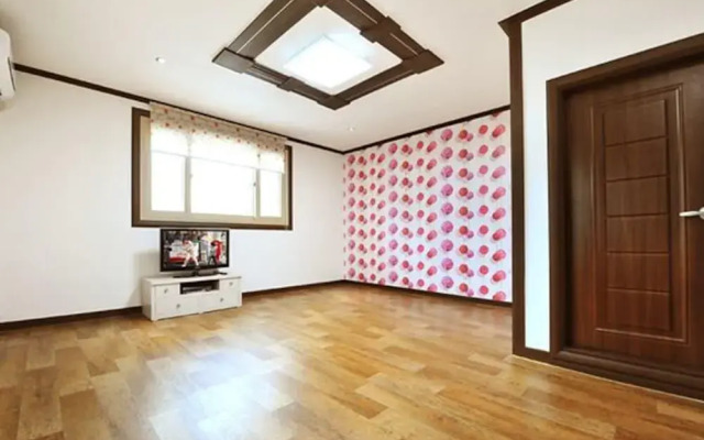 Samjung-gol Grassfield Pension