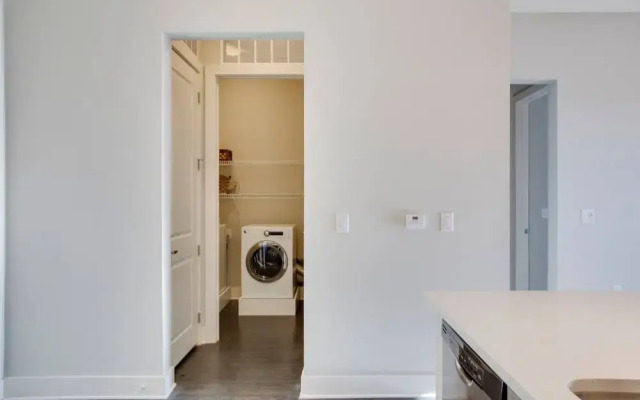 Stunning 1BR Apt In Uptown Near Ballpark