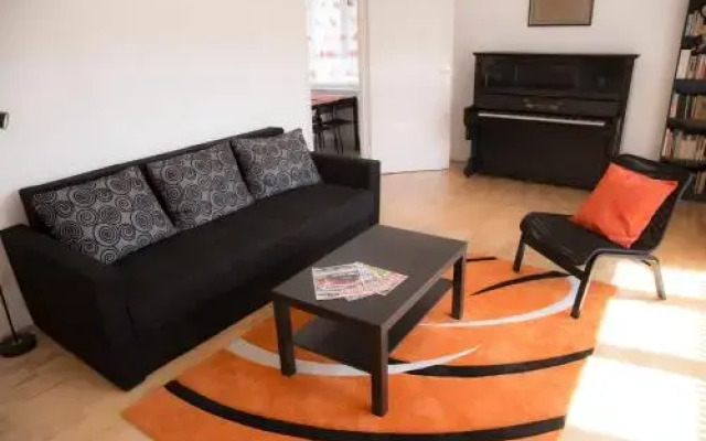 Ebony Pianino Apartment