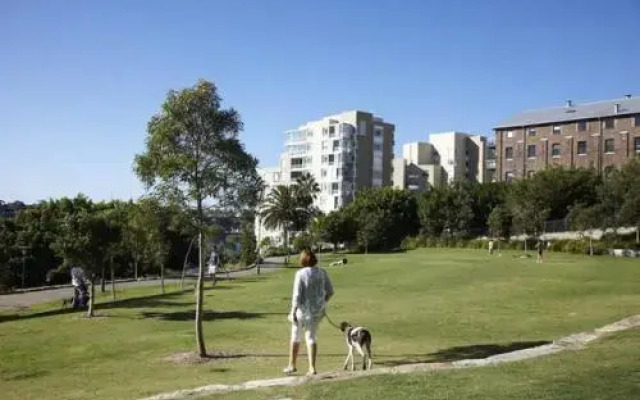 Thriving city location, dining hub