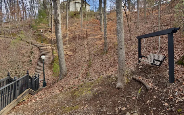 Cedar Falls 8 3 Br cabin by RedAwning
