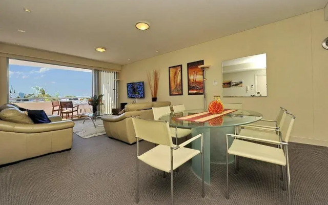 Cote D'Azur,  Unit 43/61 Donald Street
