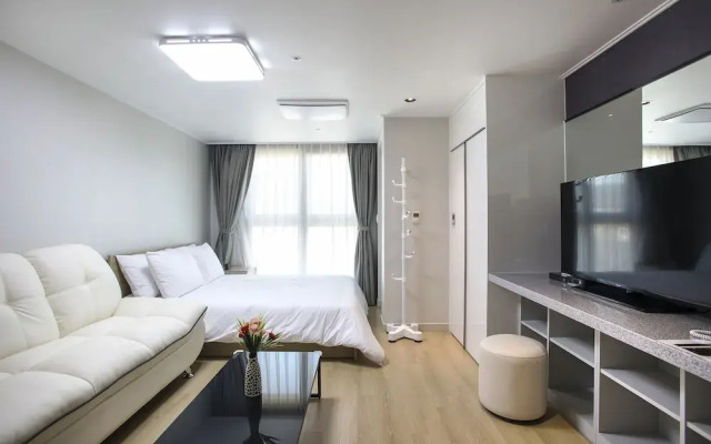 Triangle Residence