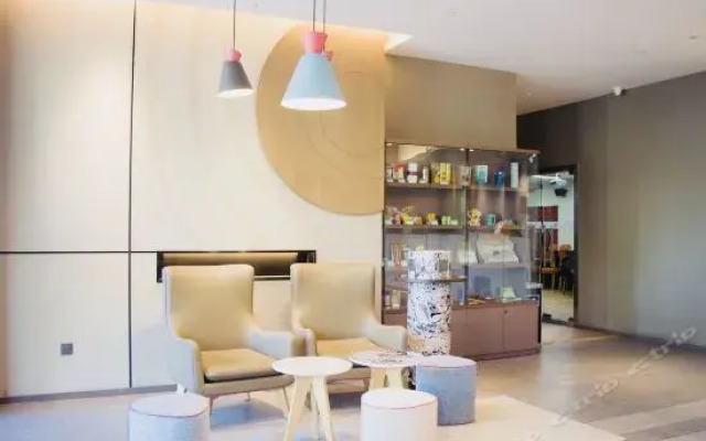 Homeinn · neo (Nanjing Railway Station Xiaoshi Subway Station)