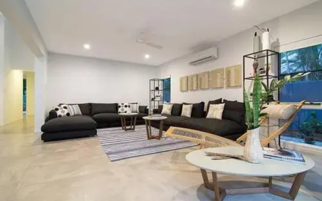 Tenterfield Beachfront Luxury 4 Bedroom Holiday Home